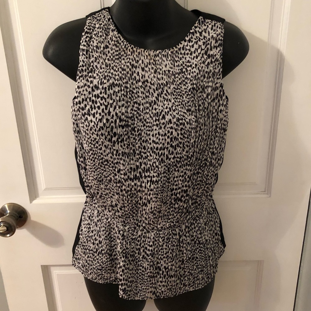 NWT Loft women’s black and white tank top size xxs.  Cinched waist.  Very cute.